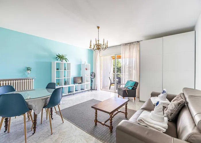 בית נופש Bright With Parking Near & Old Town